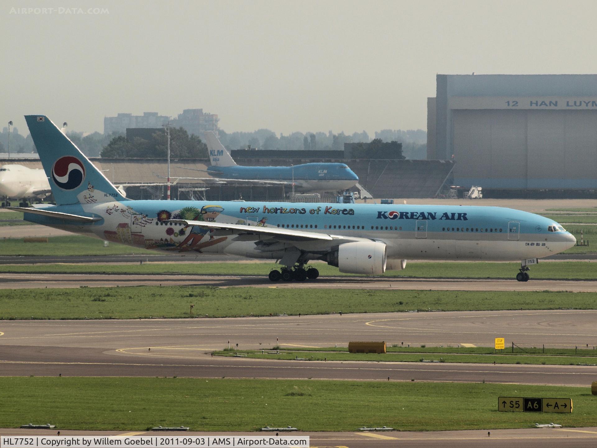 HL7752, 2007 Boeing 777-2B5/ER C/N 34211, Ready for take off from Amsterdam Airport