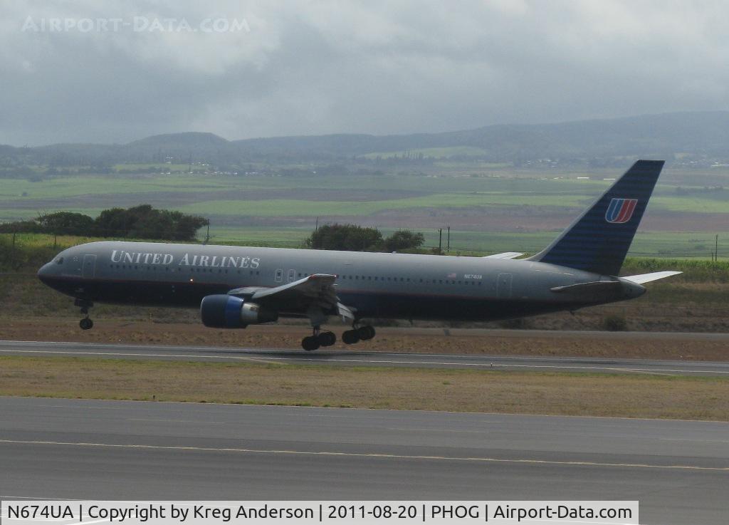 N674UA, 2000 Boeing 767-322 C/N 29242, United Airlines Boeing 767-322