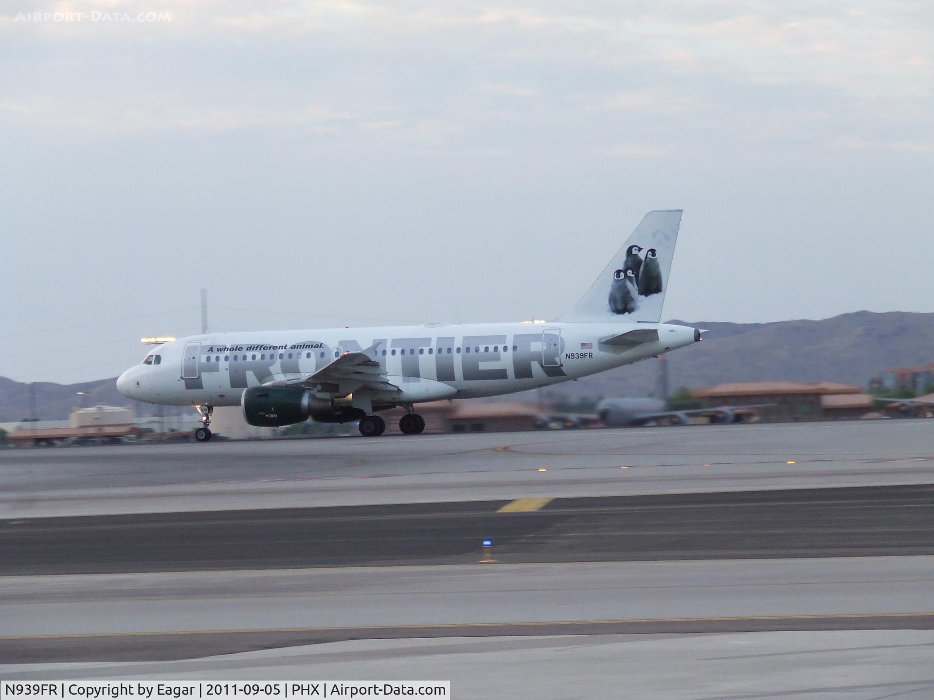 N939FR, 2005 Airbus A319-111 C/N 2448, Good tail flash