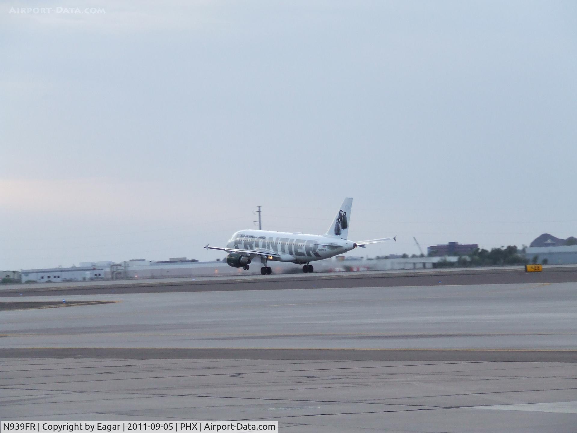 N939FR, 2005 Airbus A319-111 C/N 2448, Off to cooler weather