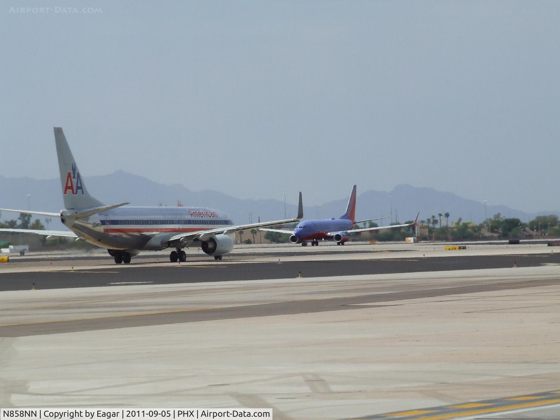 N858NN, Boeing 737-823 C/N 30904, Taxi-ing out