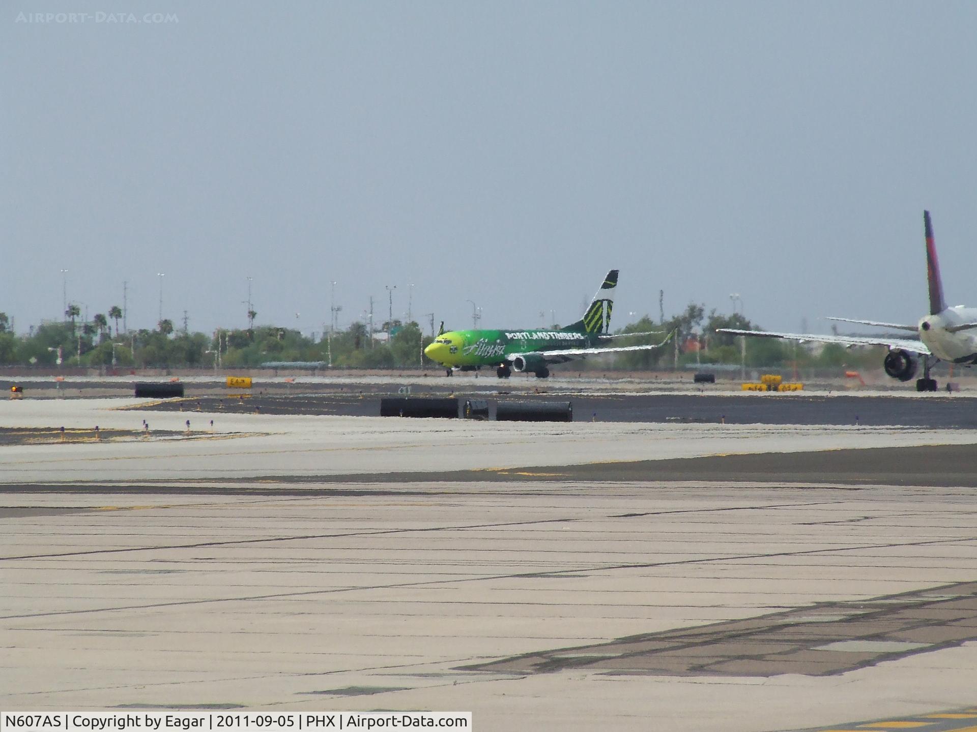 N607AS, 1999 Boeing 737-790 C/N 29751, Heat wave