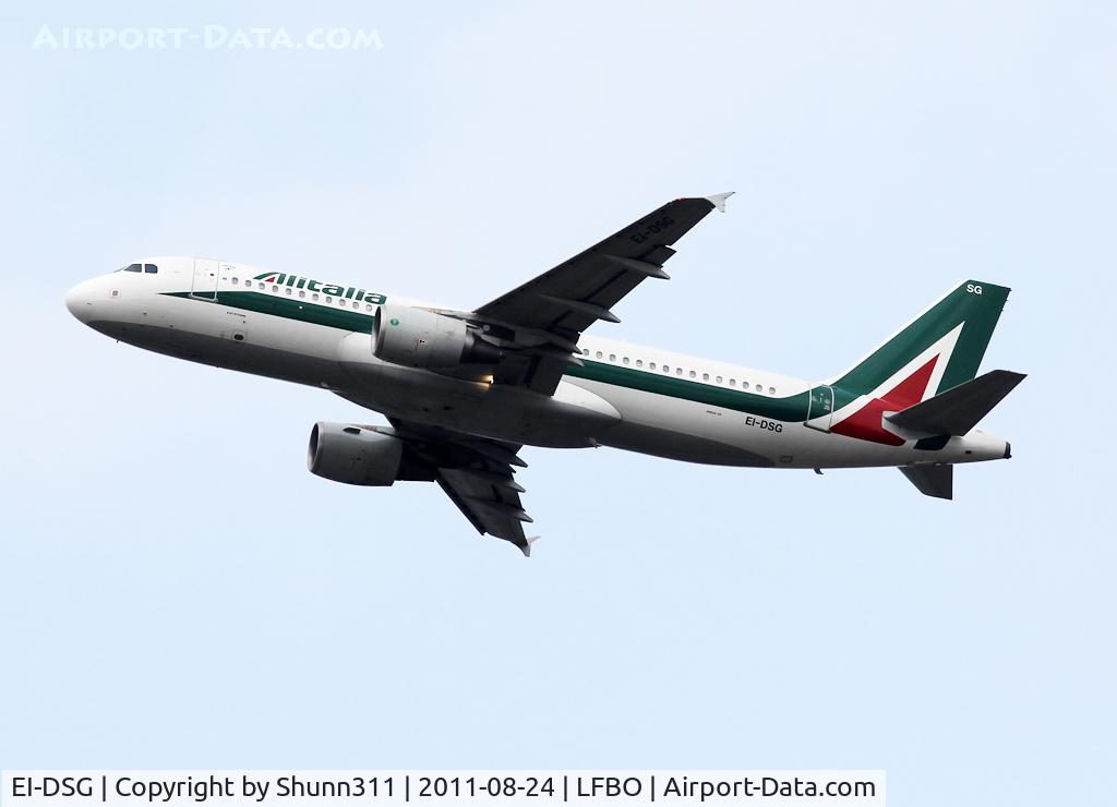 EI-DSG, 2007 Airbus A320-216 C/N 3115, Taking off from rwy 32R