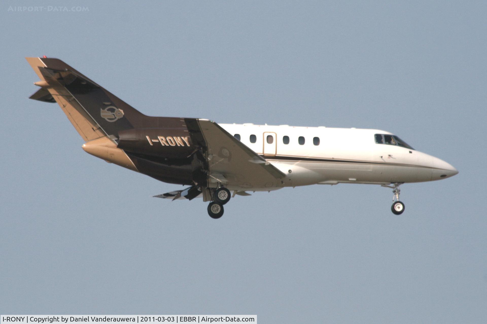 I-RONY, 2000 Raytheon Hawker 800XP C/N 258506, Arrival to RWY 02