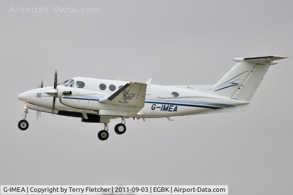 G-IMEA, 1977 Beech 200 Super King Air C/N BB-302, Deparitng Sywell