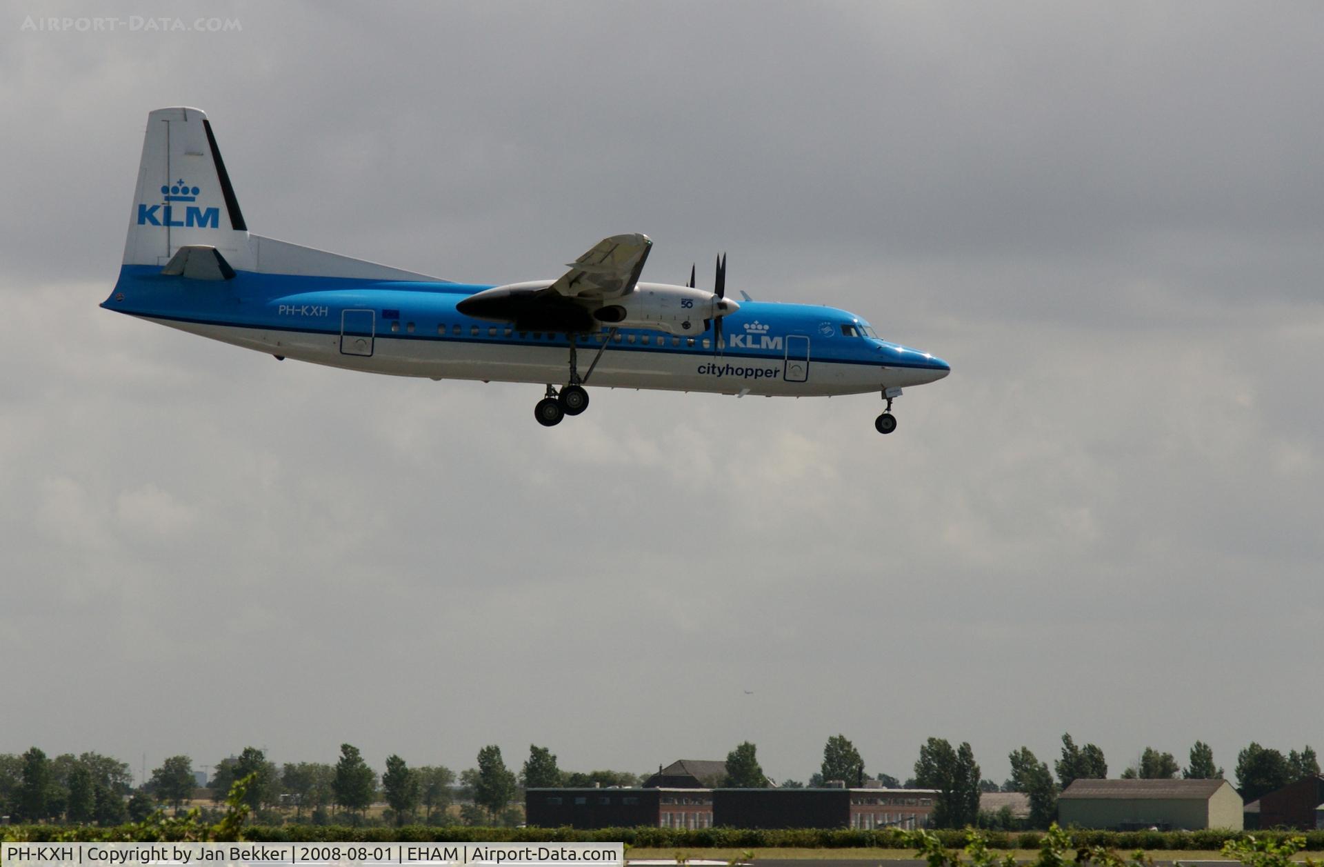 PH-KXH, 1992 Fokker 50 C/N 20249, Landing on the 