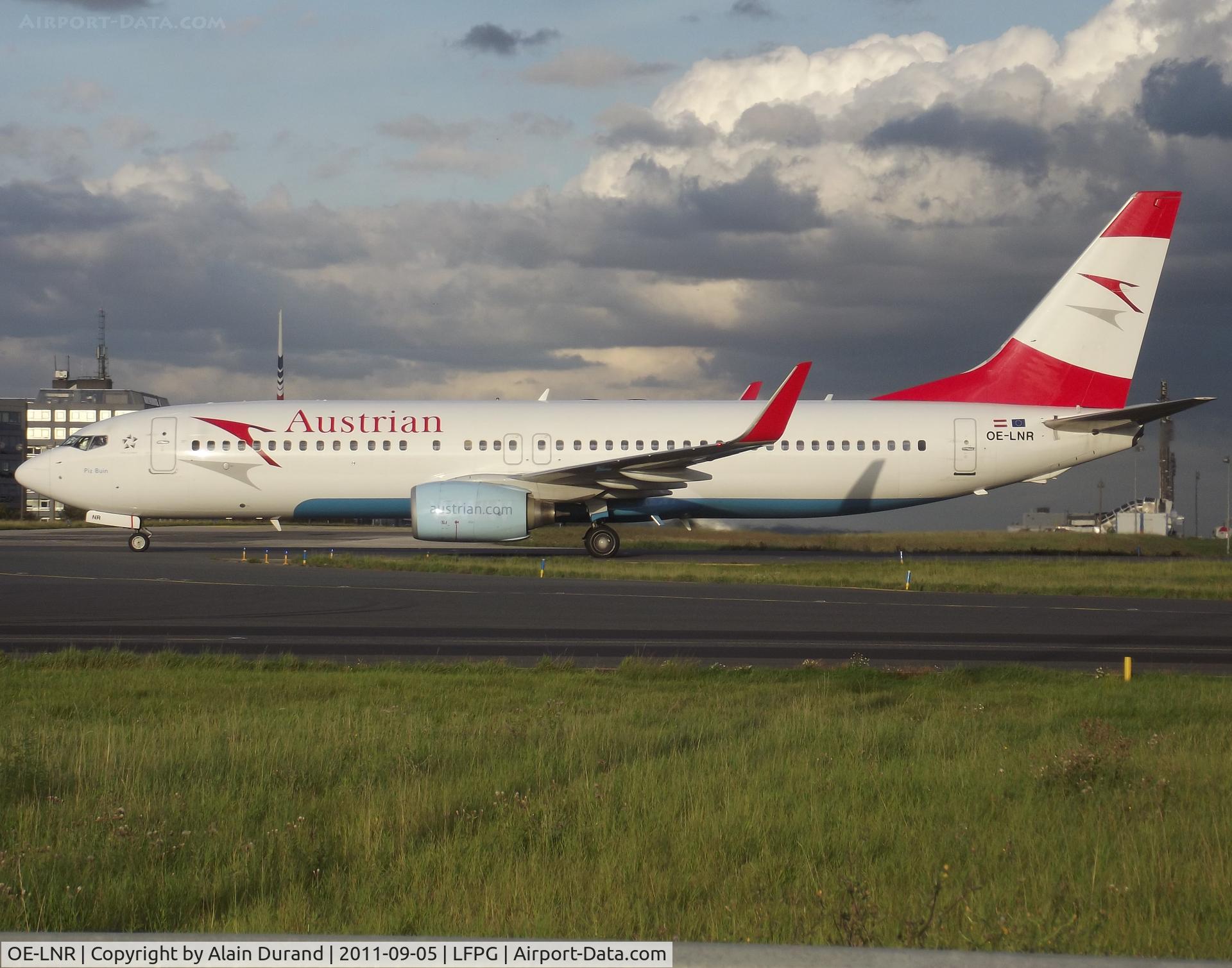 OE-LNR, 2005 Boeing 737-8Z9 C/N 33833, taxying to gate at T2D, the 737-800s happen occasionally on OS services to/from CDG