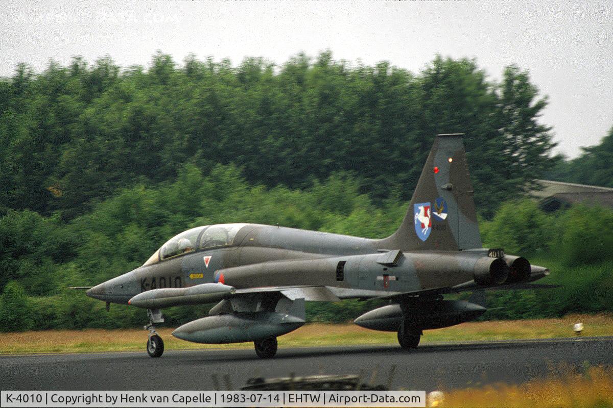 K-4010, 1969 Canadair NF-5B Freedom Fighter C/N 4010, NF-5B two-seat trainer of 313 squadron of the Royal Netherlands Air Force about to take off from Twente air base. Note the badge of Luftwaffe wing JaboG 36 from adjacent Hopsten air base in Germany.
