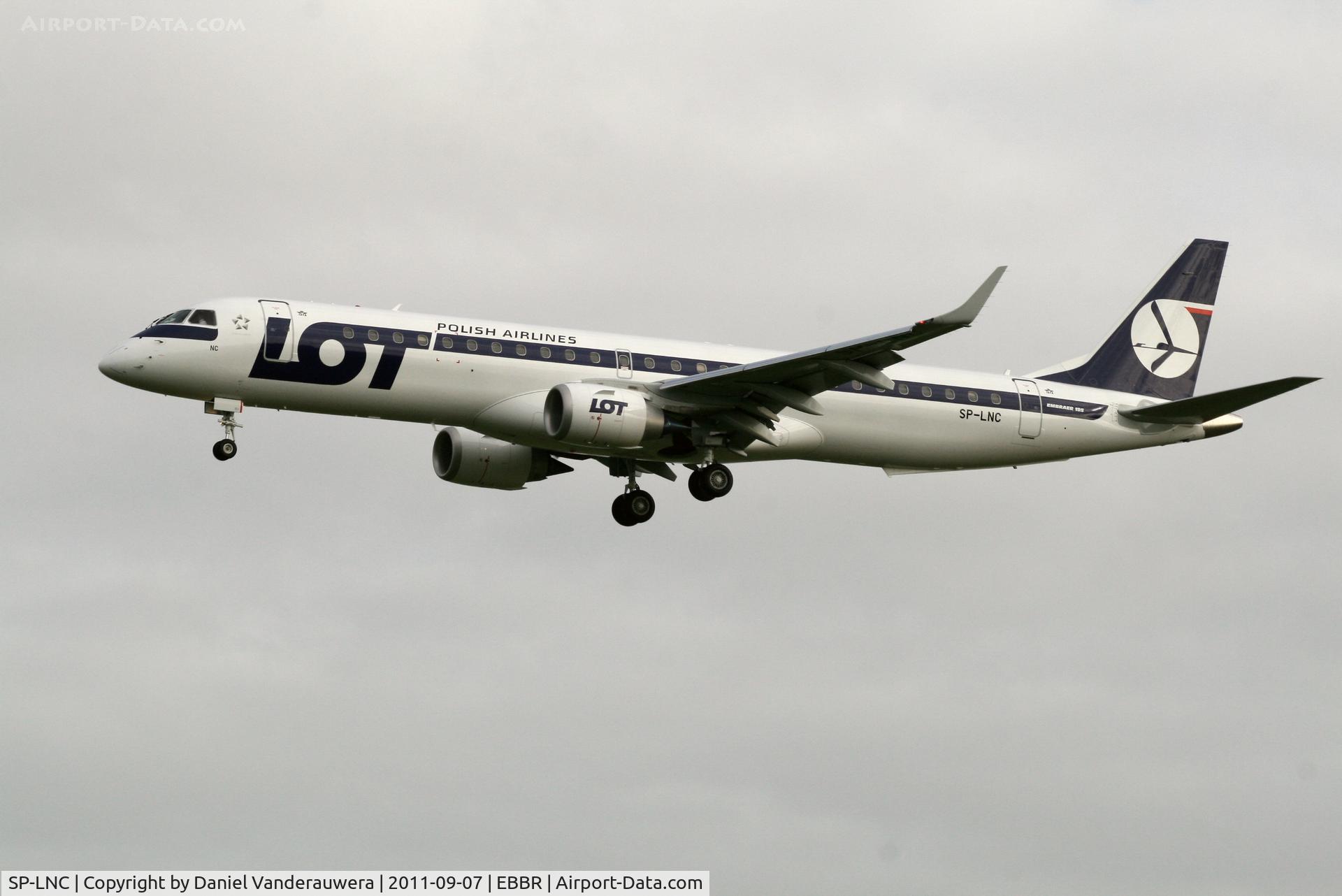 SP-LNC, 2011 Embraer 195LR (ERJ-190-200LR) C/N 19000462, Arrival of flight LO235 to RWY 25L