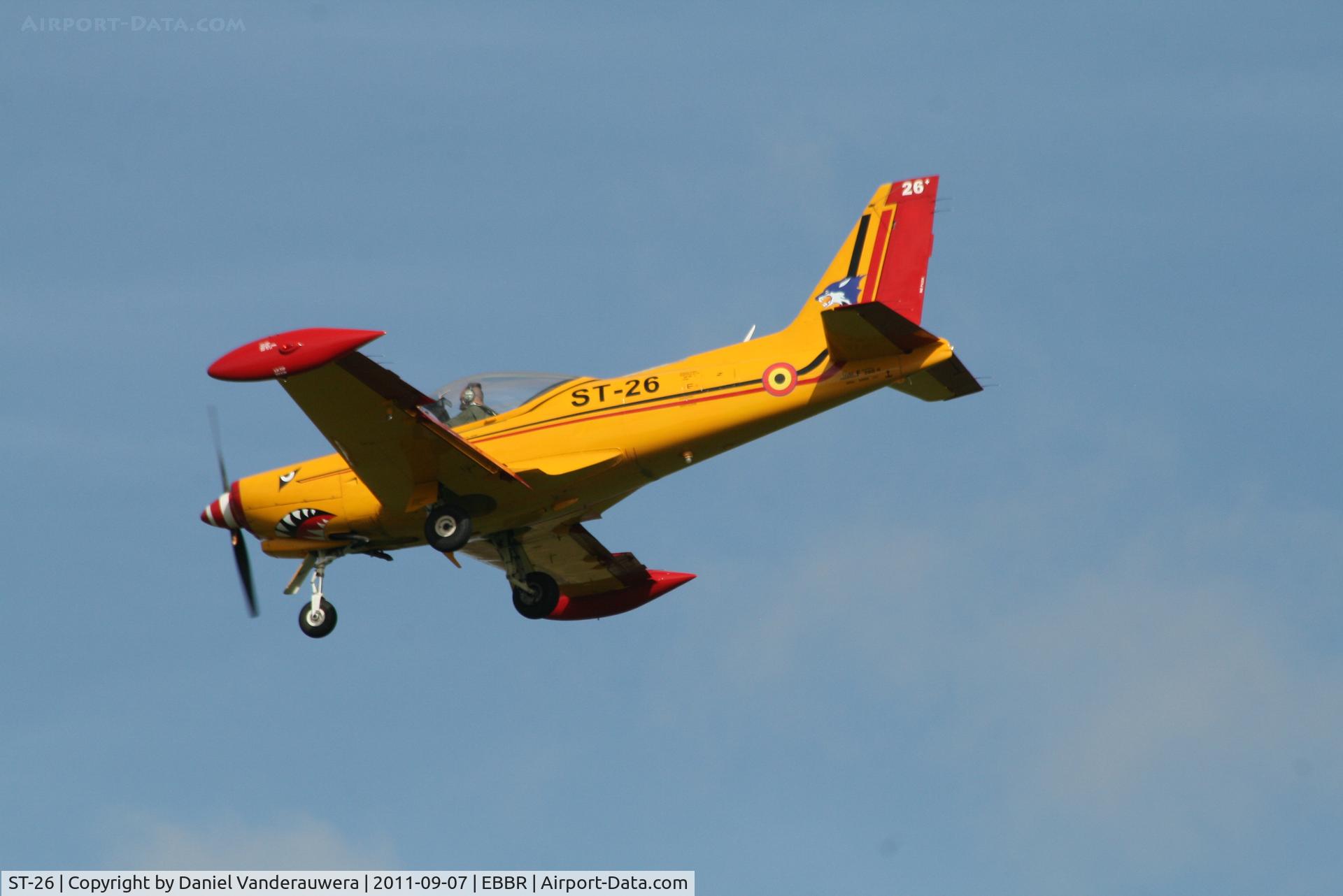 ST-26, SIAI-Marchetti SF-260MB C/N 10-26, Descending to RWY 25L