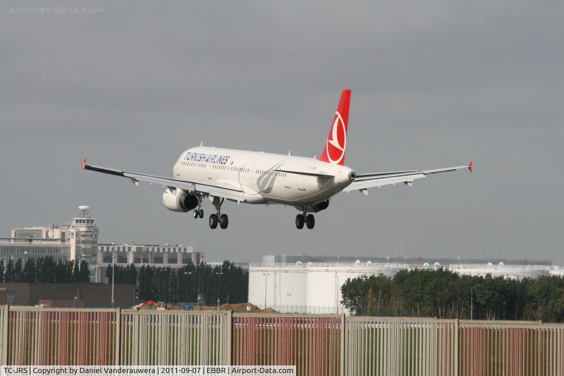 TC-JRS, 2011 Airbus A321-231 C/N 4761, Flight TK1937 is descending to RWY 25L