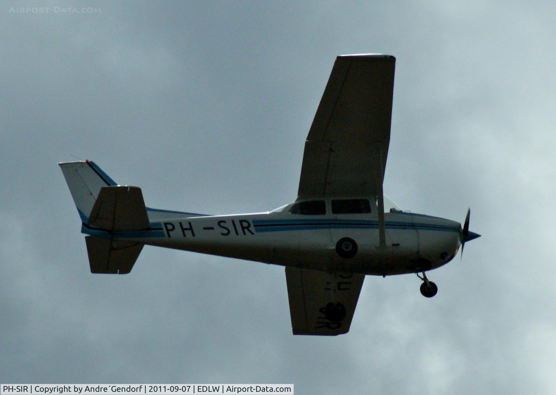 PH-SIR, Reims F172M Skyhawk C/N 1263, PH-SIR on short finals at Dortmund(EDLW) Germany