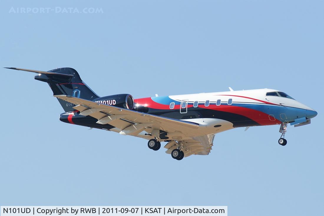 N101UD, 2008 Bombardier Challenger 300 (BD-100-1A10) C/N 20220, Landing 30L