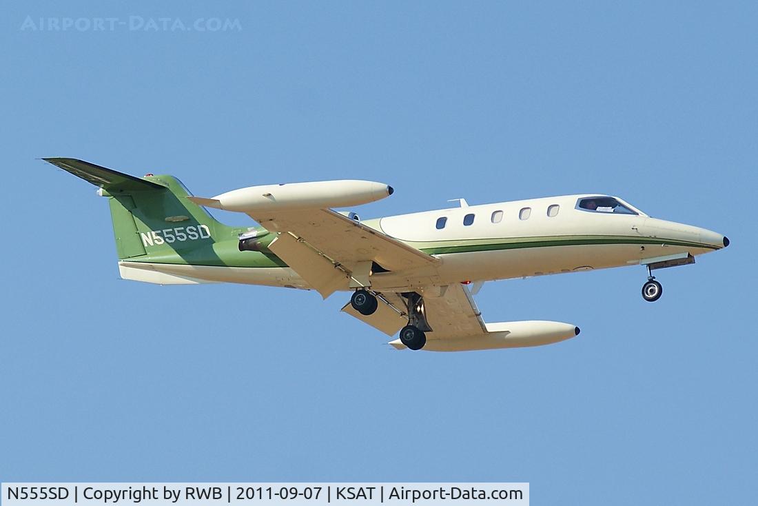 N555SD, 1981 Gates Learjet 25D C/N 333, Landing 30L