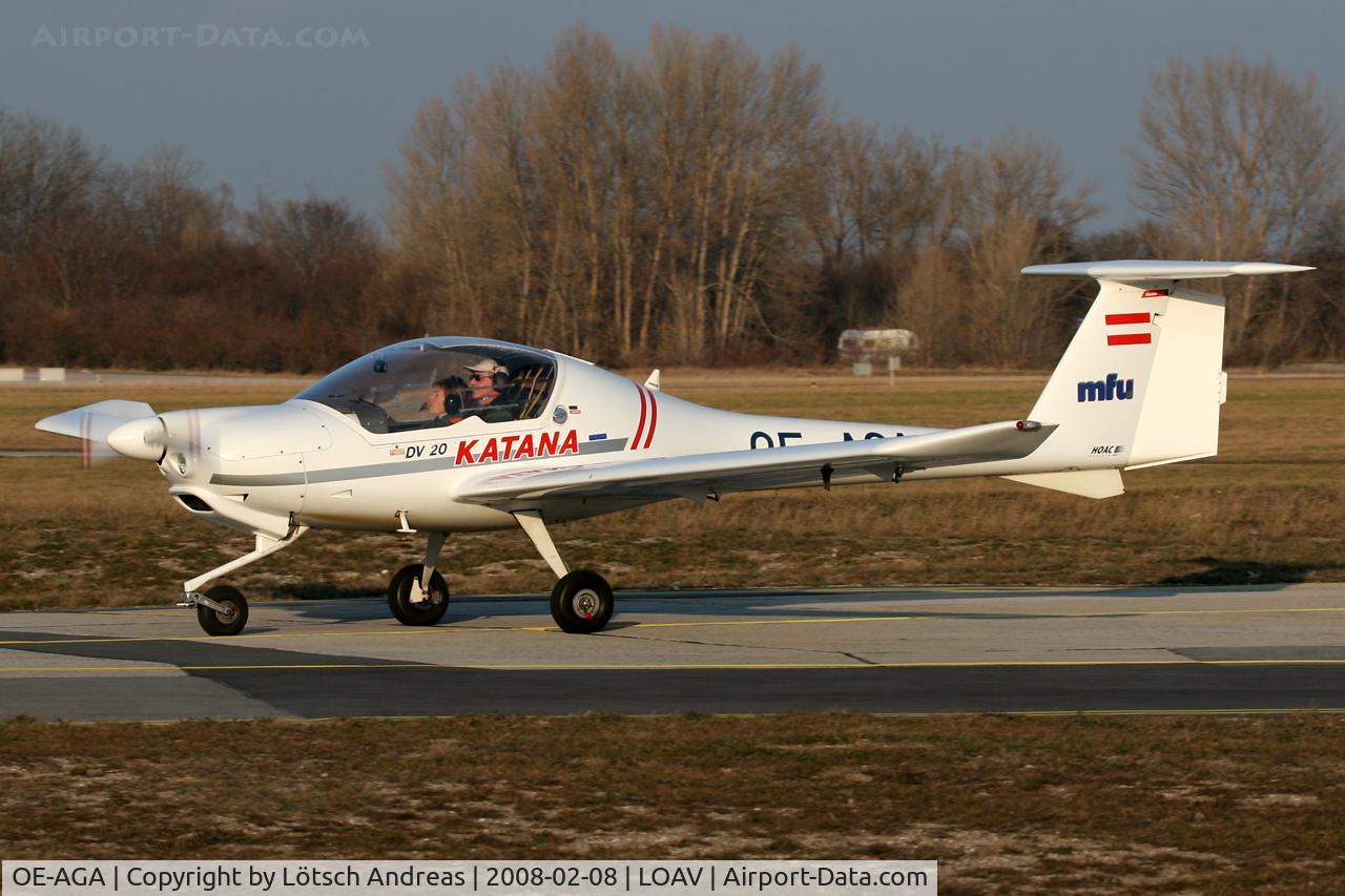 OE-AGA, HOAC DV-20 Katana C/N 20009, taxi to Hangar