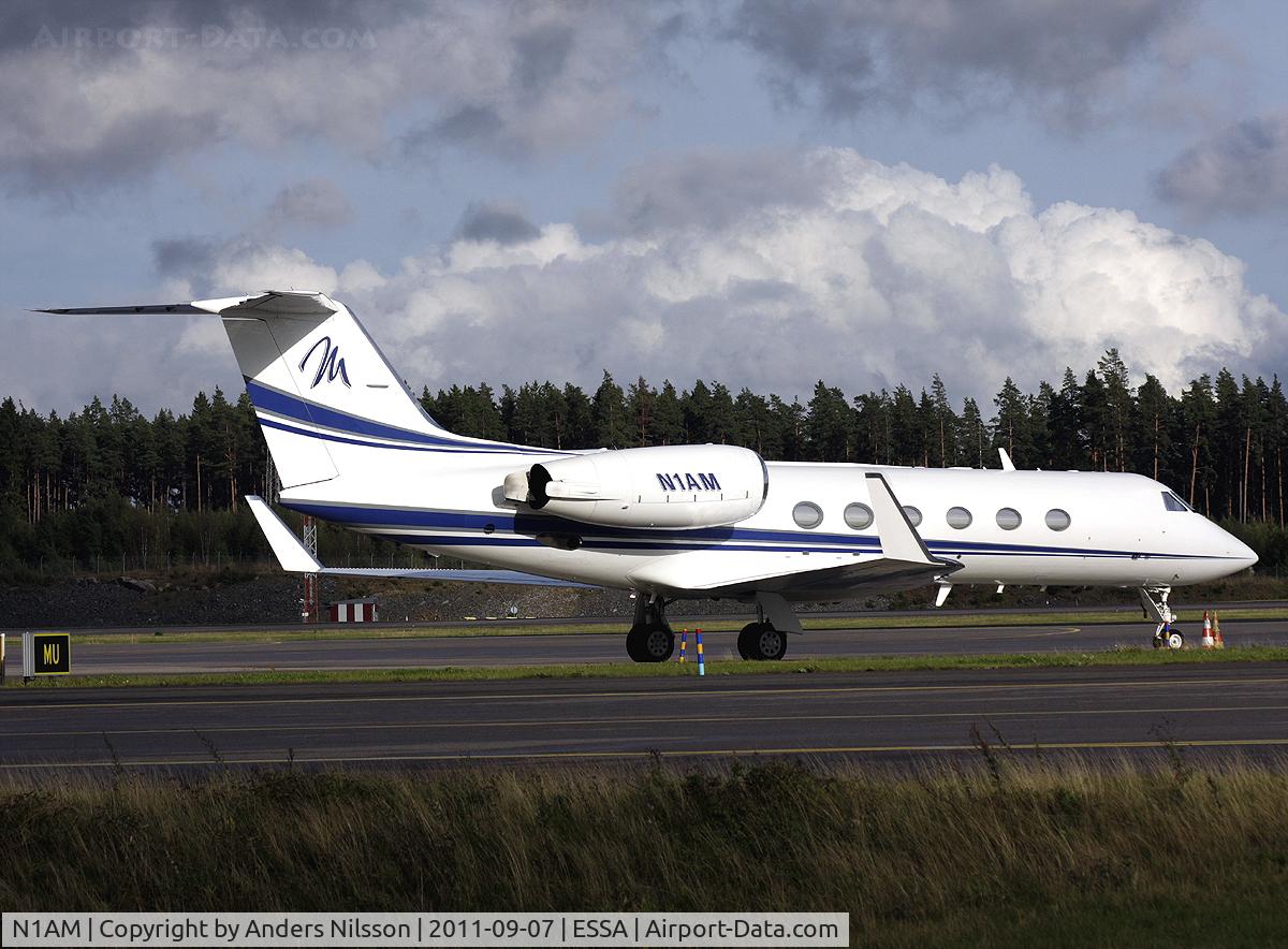 N1AM, 1988 Gulfstream Aerospace G-IV C/N 1050, Parked at ramp M.