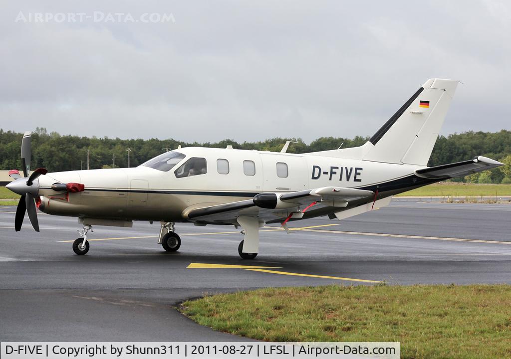 D-FIVE, Socata TBM-700 C/N 186, Parked...