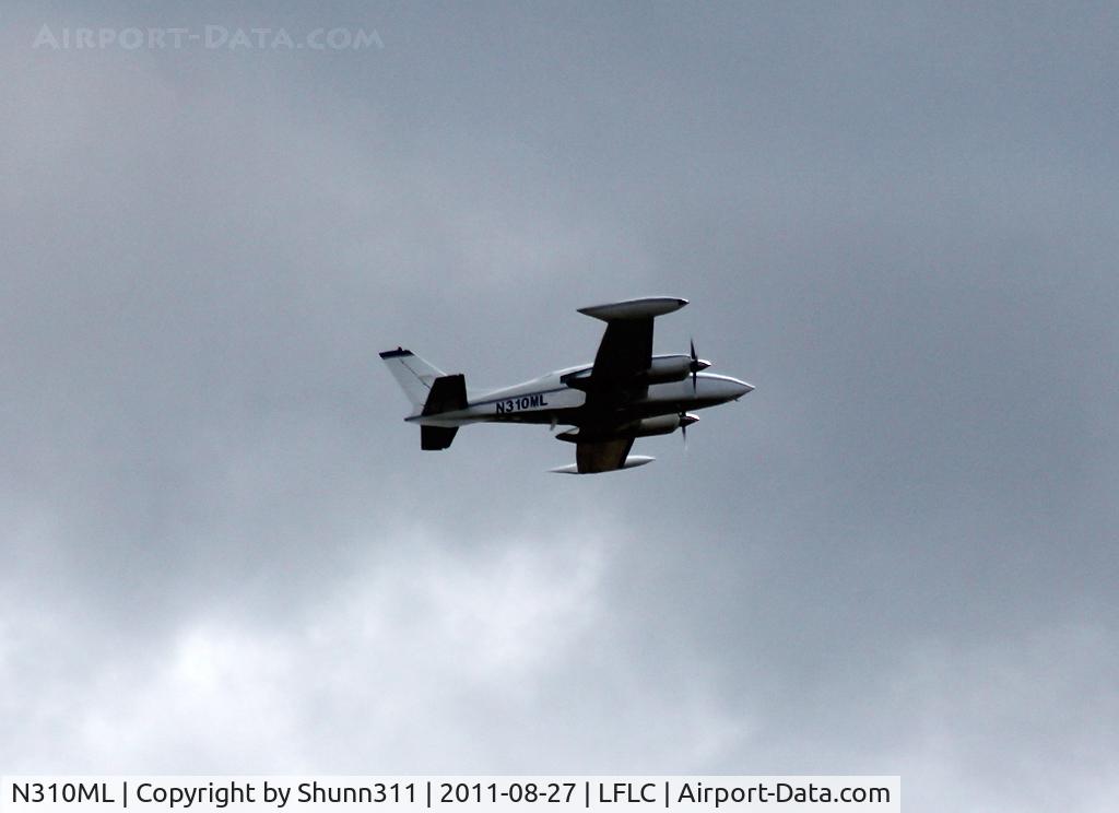 N310ML, 1976 Cessna 310R C/N 310R-0586, Taking off... but so far :|