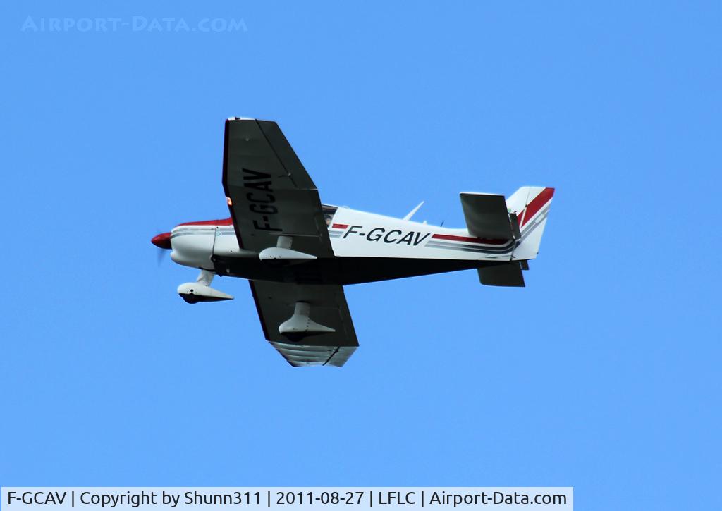 F-GCAV, Robin DR-400-120 C/N 1432, Taking off...