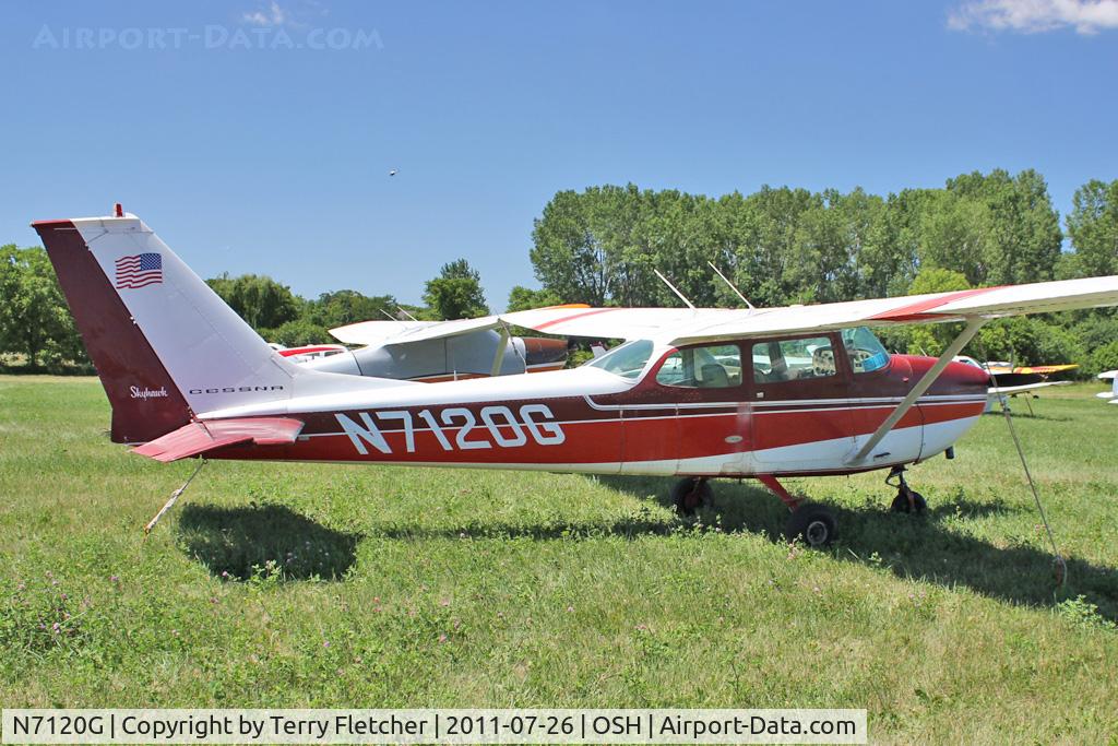 N7120G, 1969 Cessna 172K Skyhawk C/N 17258820, At 2011 Oshkosh