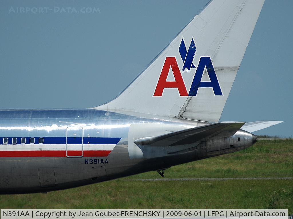 N391AA, 1995 Boeing 767-323 C/N 27451, American at CDG T1