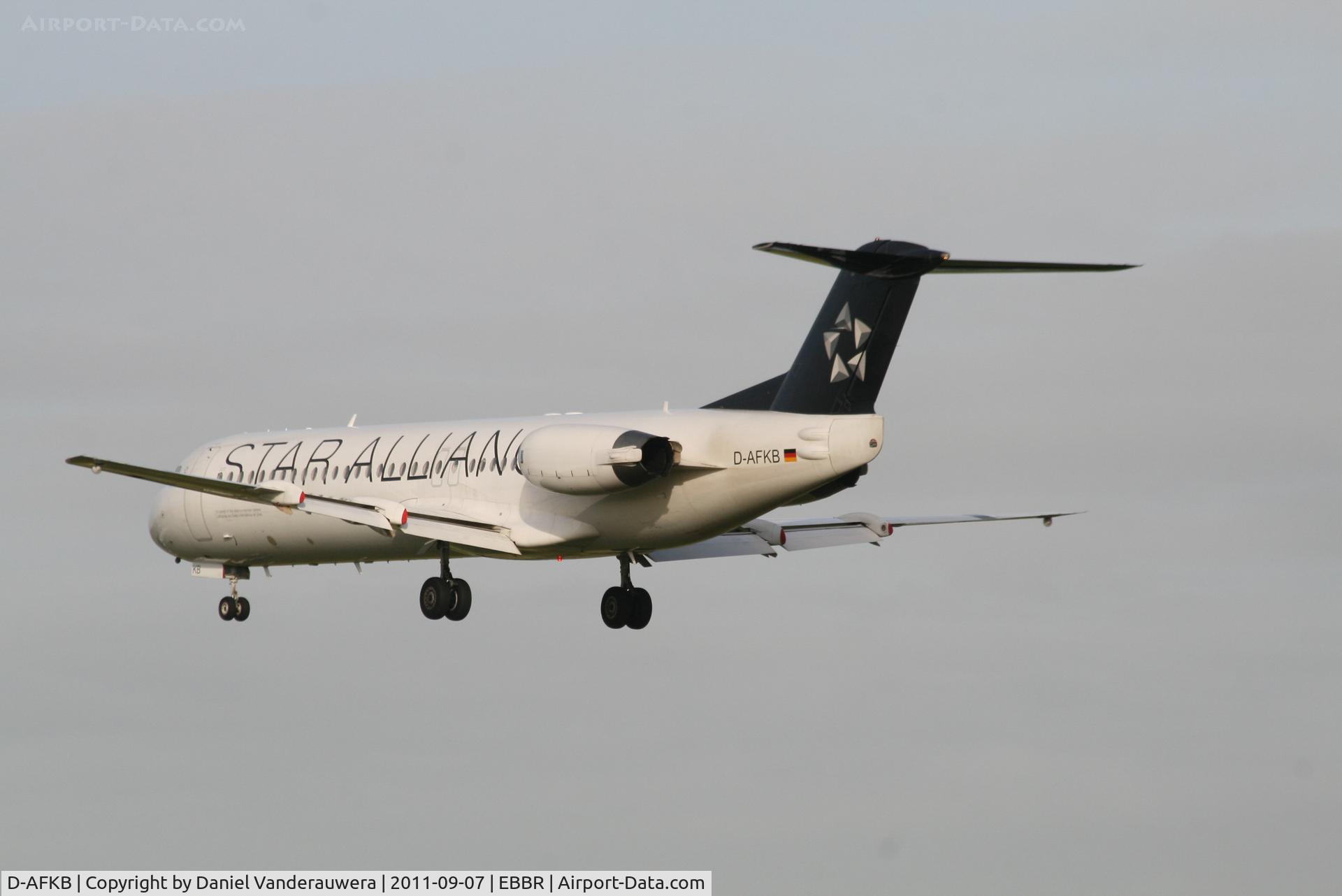 D-AFKB, 1994 Fokker 100 (F-28-0100) C/N 11527, Flight LX786 is descending to RWY 25L