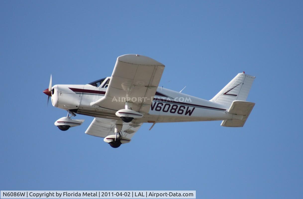 N6086W, 1964 Piper PA-28-140 C/N 28-20100, Pa-28-140