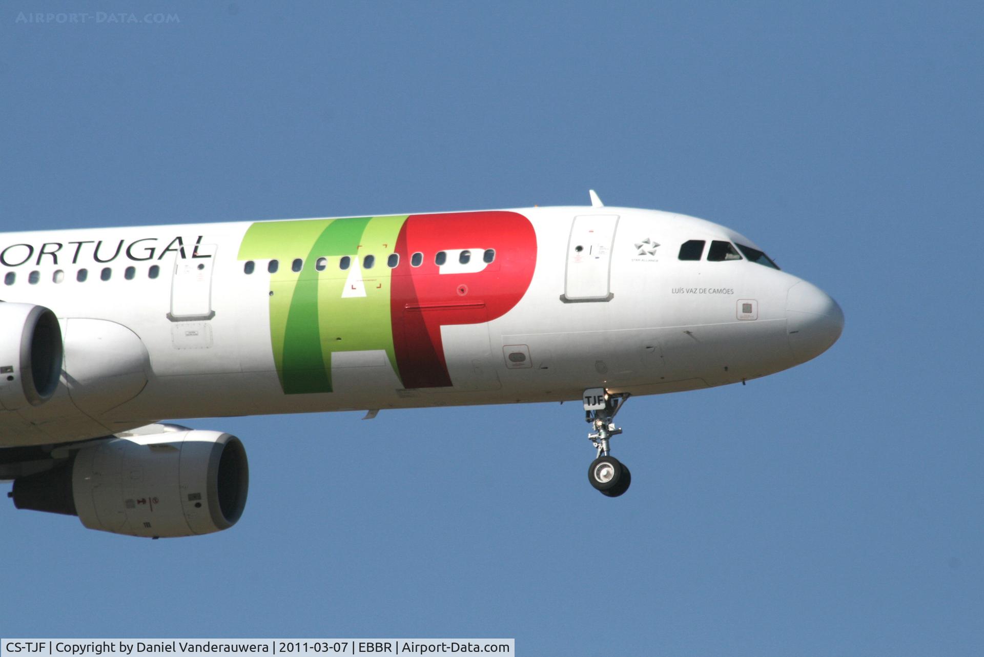 CS-TJF, 2000 Airbus A321-211 C/N 1399, Arrival of flight TP604 to RWY 02