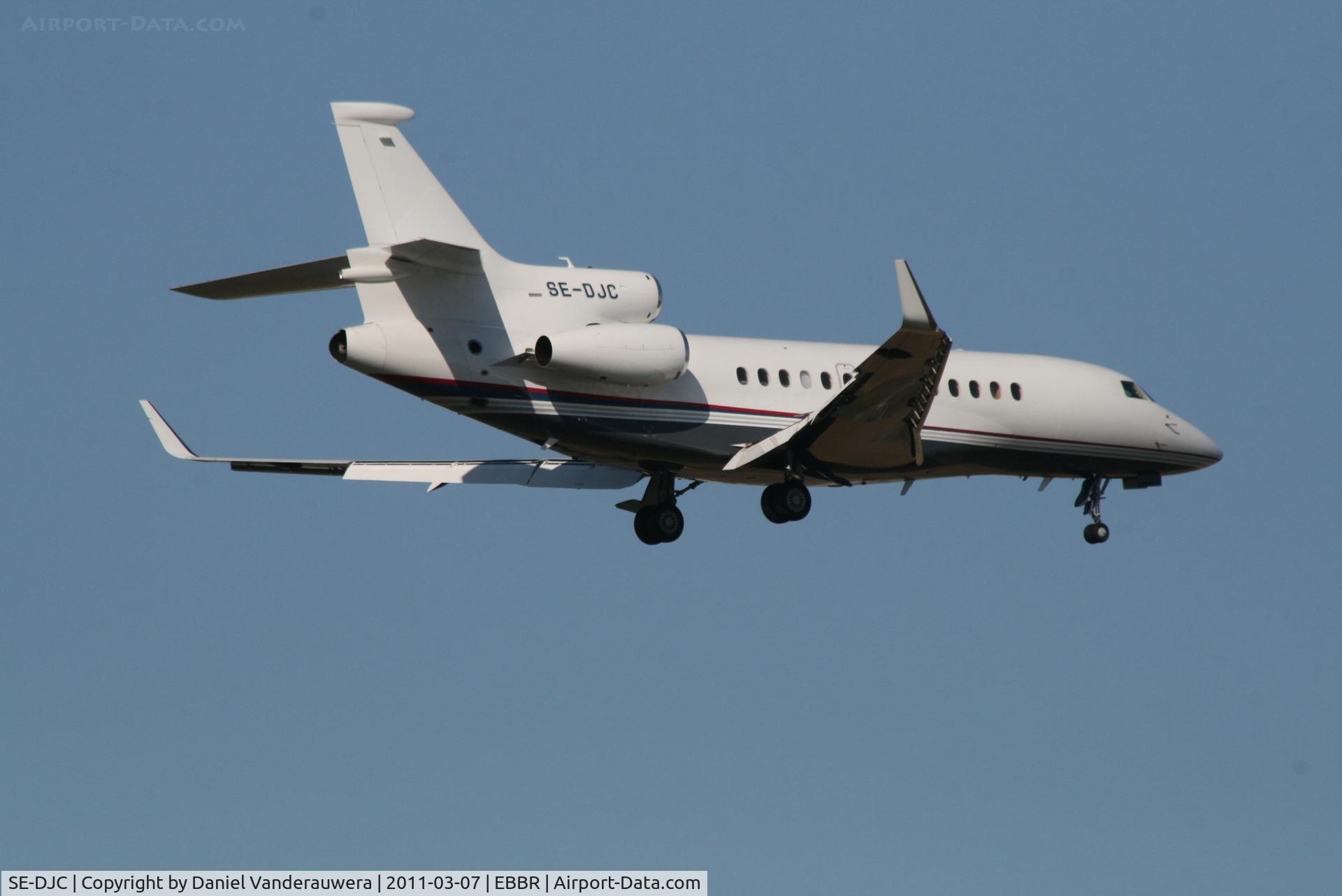 SE-DJC, 2009 Dassault Falcon 7X C/N 078, Descending to RWY 02