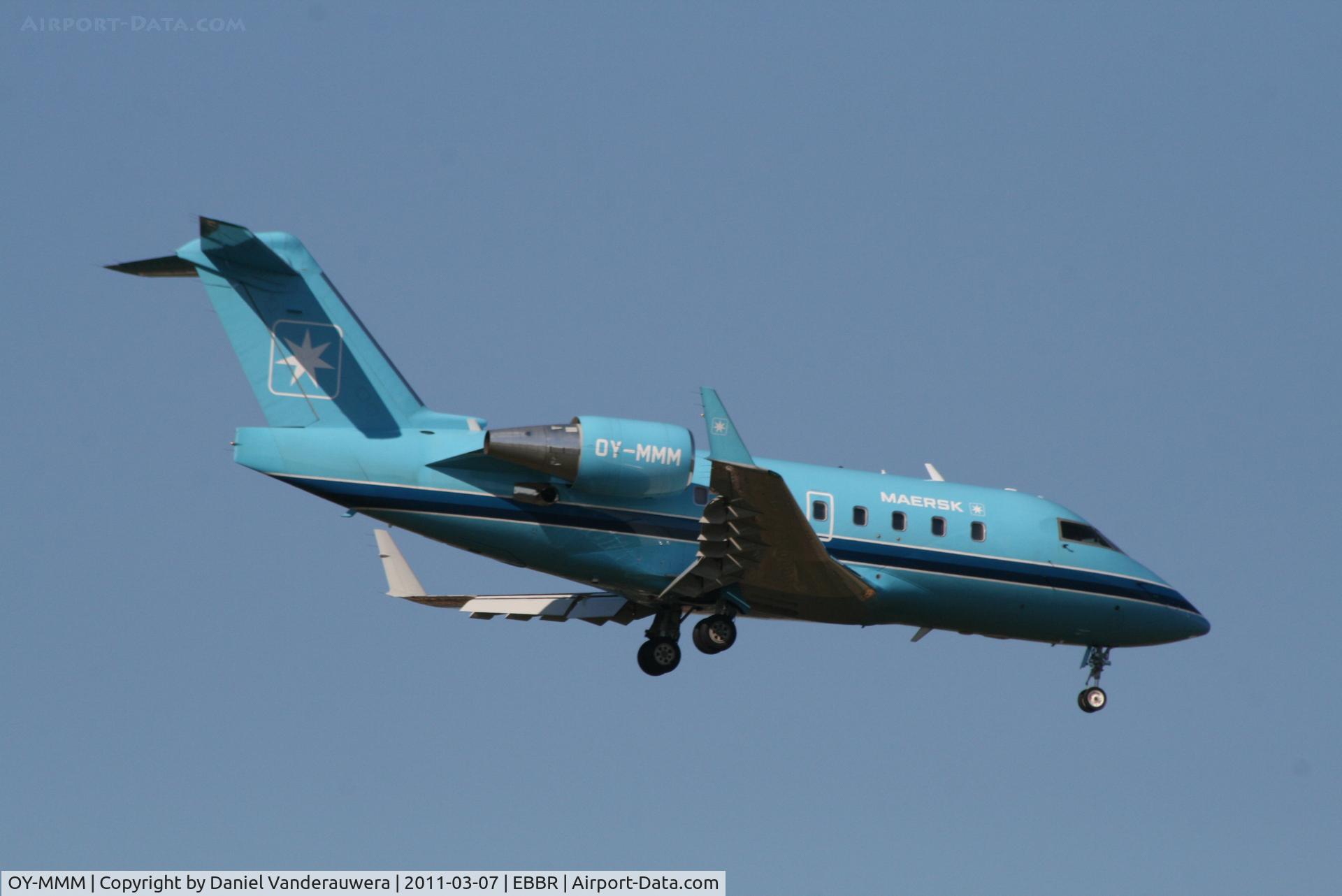 OY-MMM, 1999 Bombardier Challenger 604 (CL-600-2B16) C/N 5430, Descending to RWY 02
