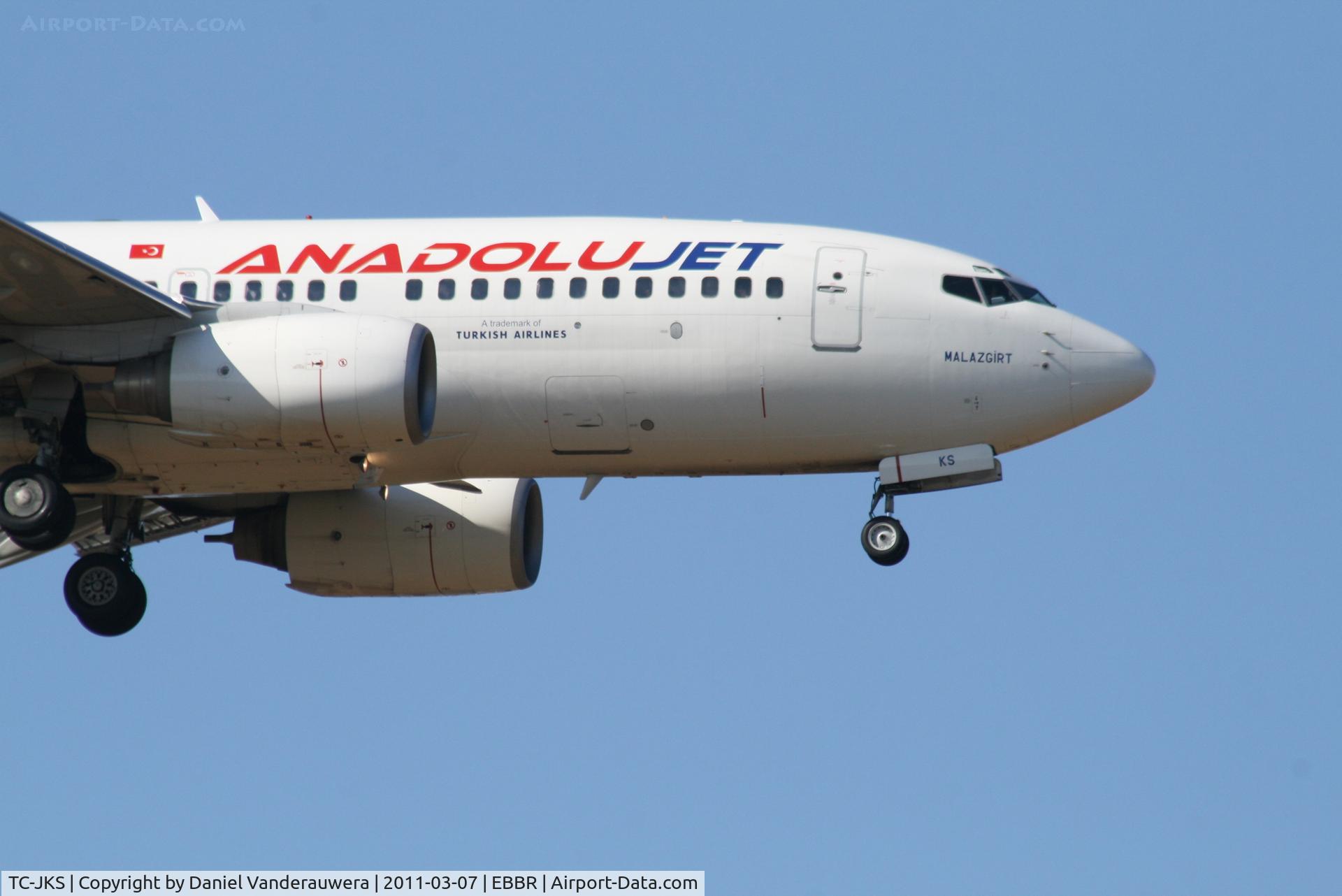 TC-JKS, 2003 Boeing 737-73V C/N 32419, Arrival of flight TK7352 to RWY 02