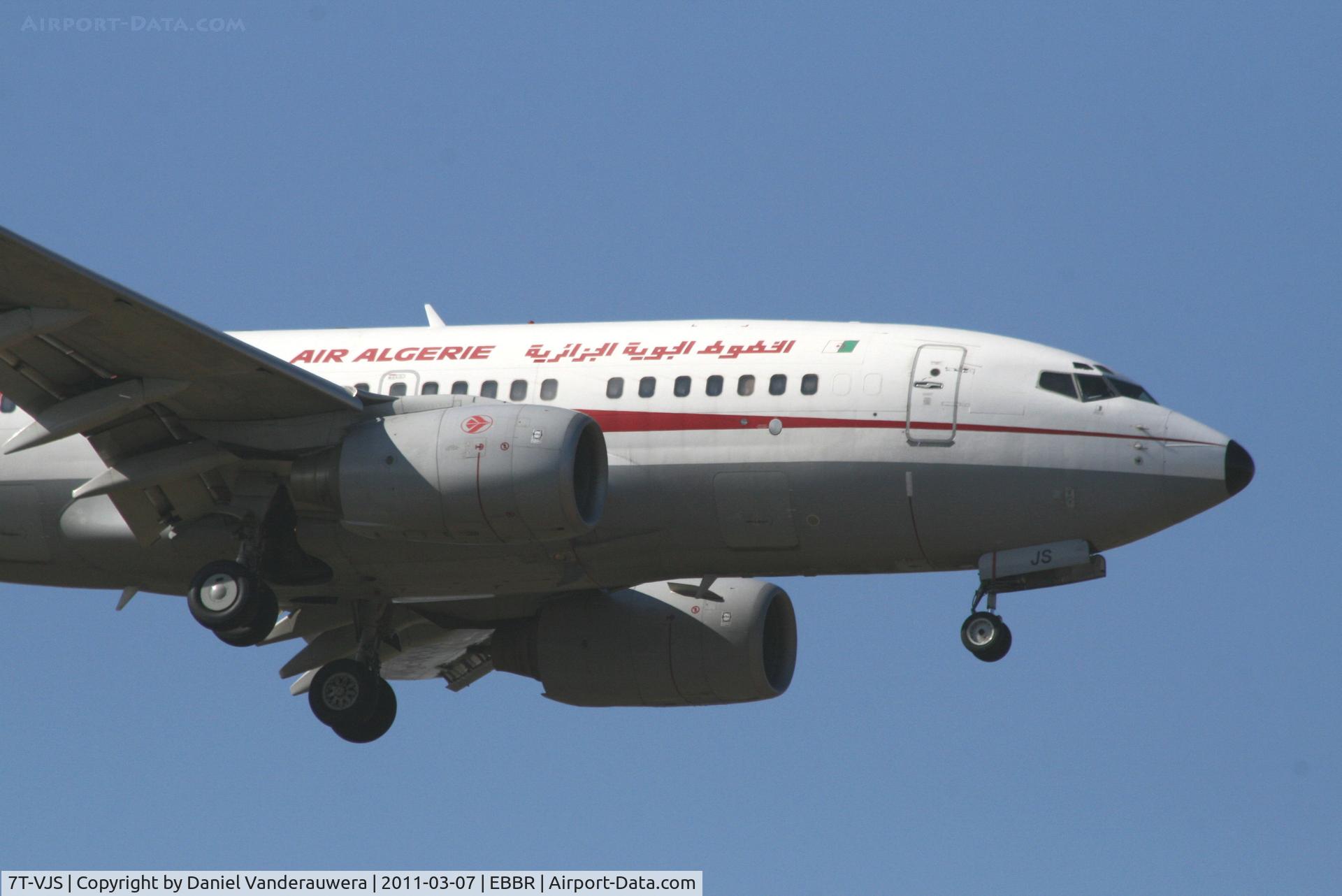 7T-VJS, 2002 Boeing 737-6D6 C/N 30210, Arrival of flight AH2060 to RWY 02