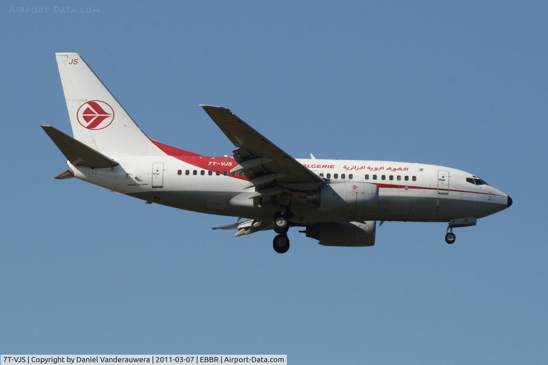 7T-VJS, 2002 Boeing 737-6D6 C/N 30210, Arrival of flight AH2060 to RWY 02