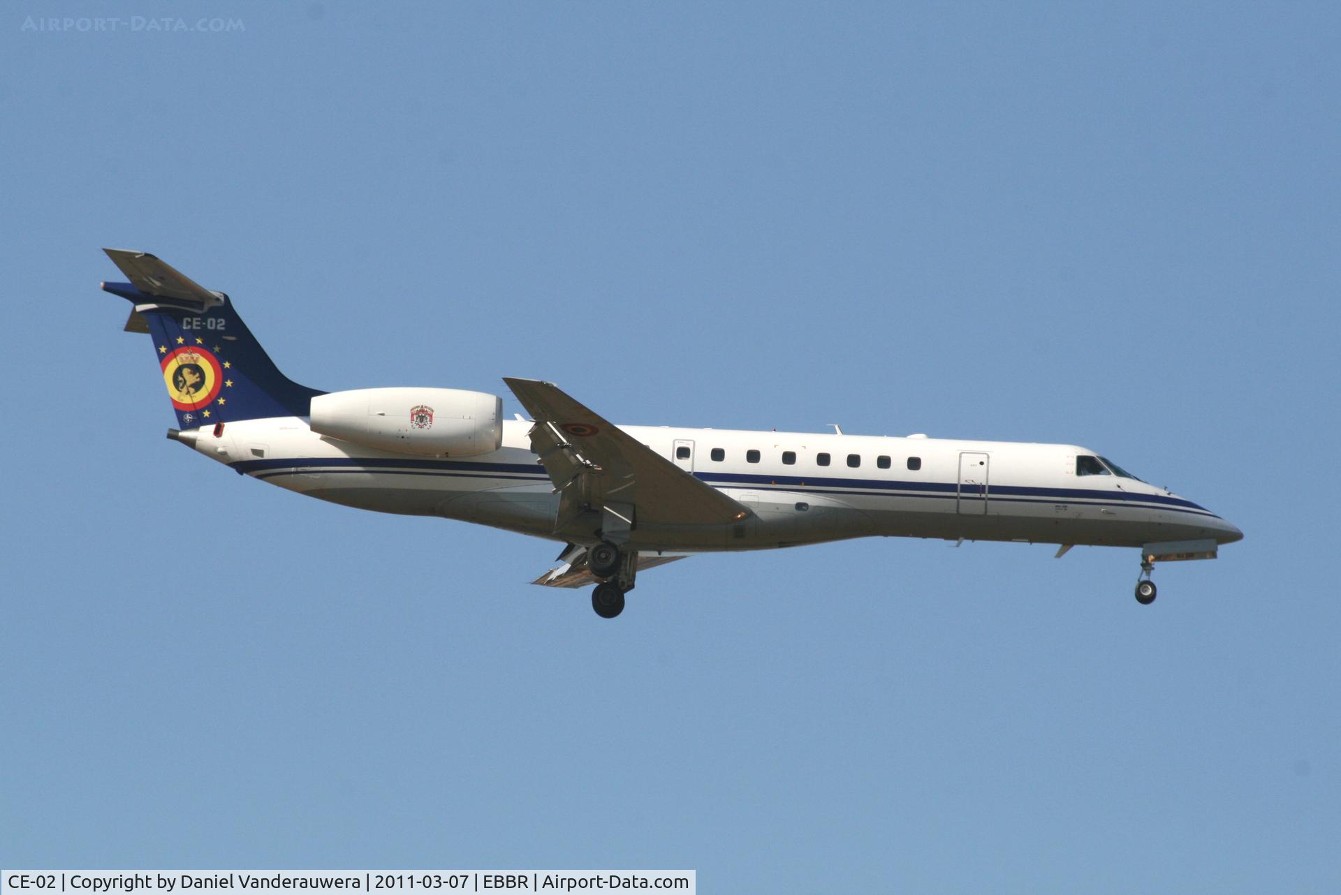CE-02, 2001 Embraer ERJ-135LR (EMB-135LR) C/N 145480, Arrival to RWY 02