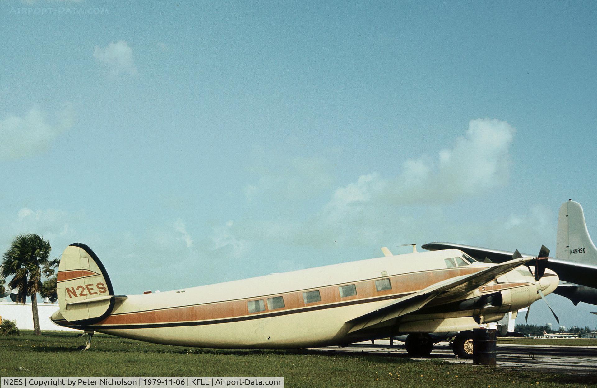 N2ES, Howard 400 C/N 237-5497, Howard 400 - former PV-1 Ventura 34607 - as seen at Fort Lauderdale in November 1979.