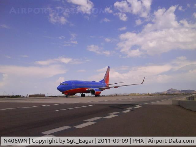 N406WN, 2001 Boeing 737-7H4 C/N 27894, Southwest pilots waste little time getting to the gate.