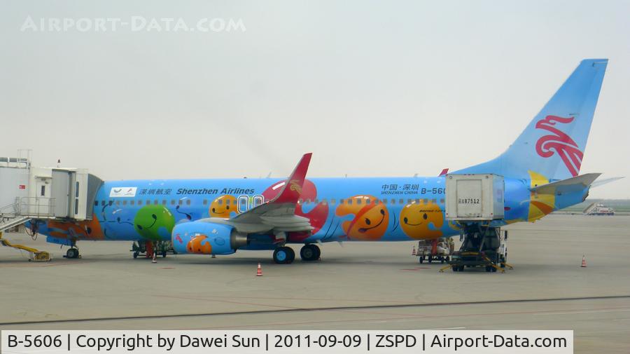 B-5606, 2011 Boeing 737-87L C/N 39143, B-5606