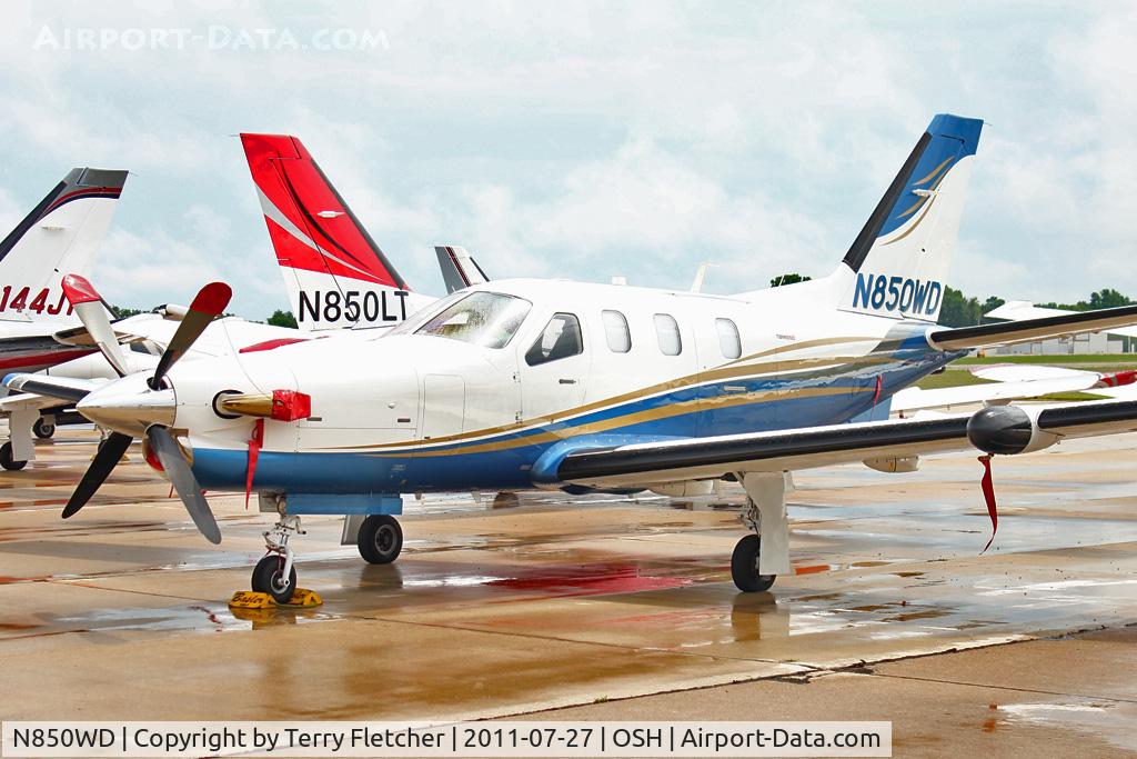 N850WD, Socata TBM-700 C/N 498, at 2011 Oshkosh