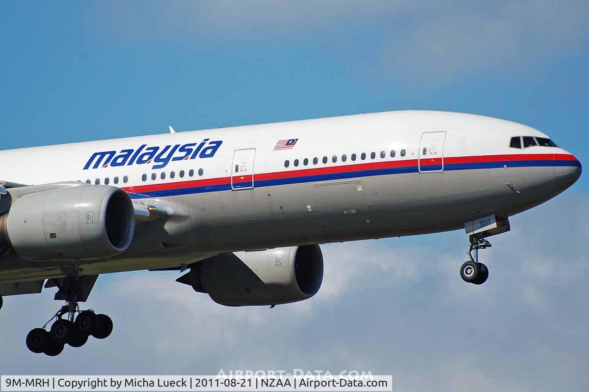 9M-MRH, 1998 Boeing 777-2H6/ER C/N 28415, At Auckland
