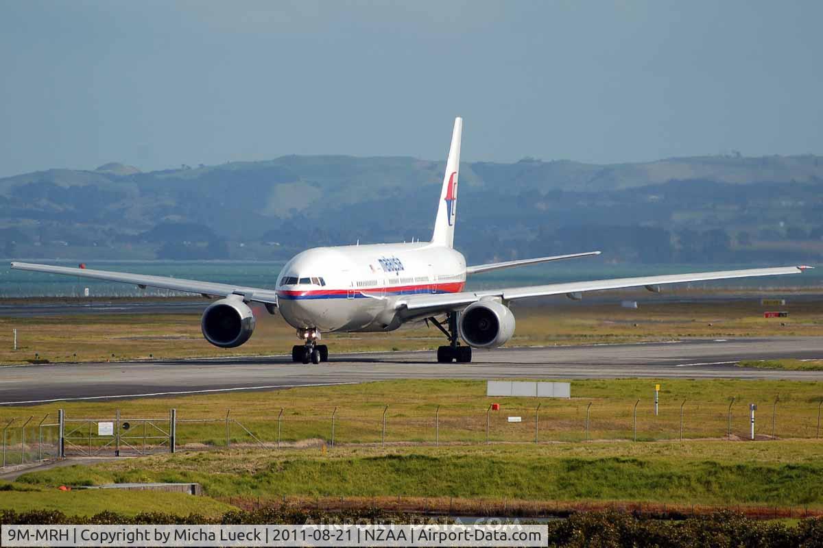 9M-MRH, 1998 Boeing 777-2H6/ER C/N 28415, At Auckland