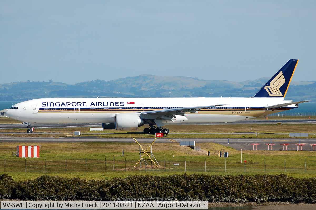 9V-SWE, 2006 Boeing 777-312/ER C/N 34570, At Auckland