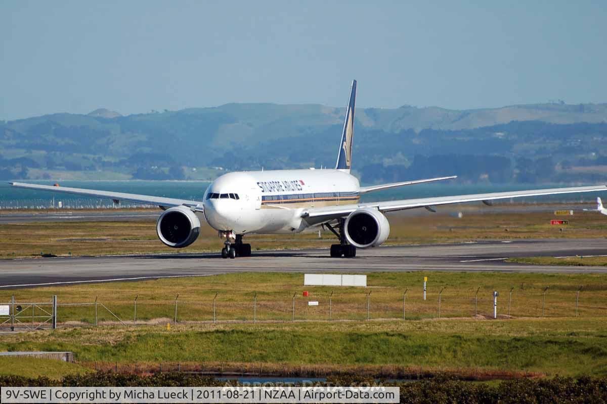 9V-SWE, 2006 Boeing 777-312/ER C/N 34570, At Auckland