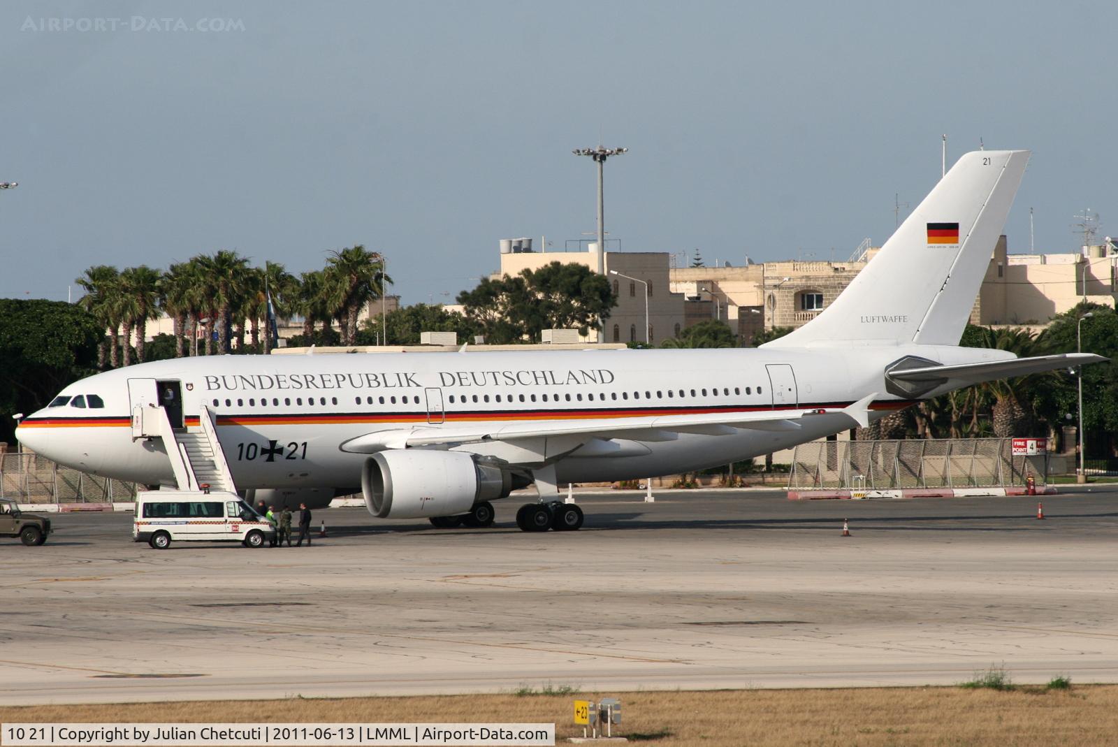 10 21, 1989 Airbus A310-304 C/N 498, Parked on Apron 9