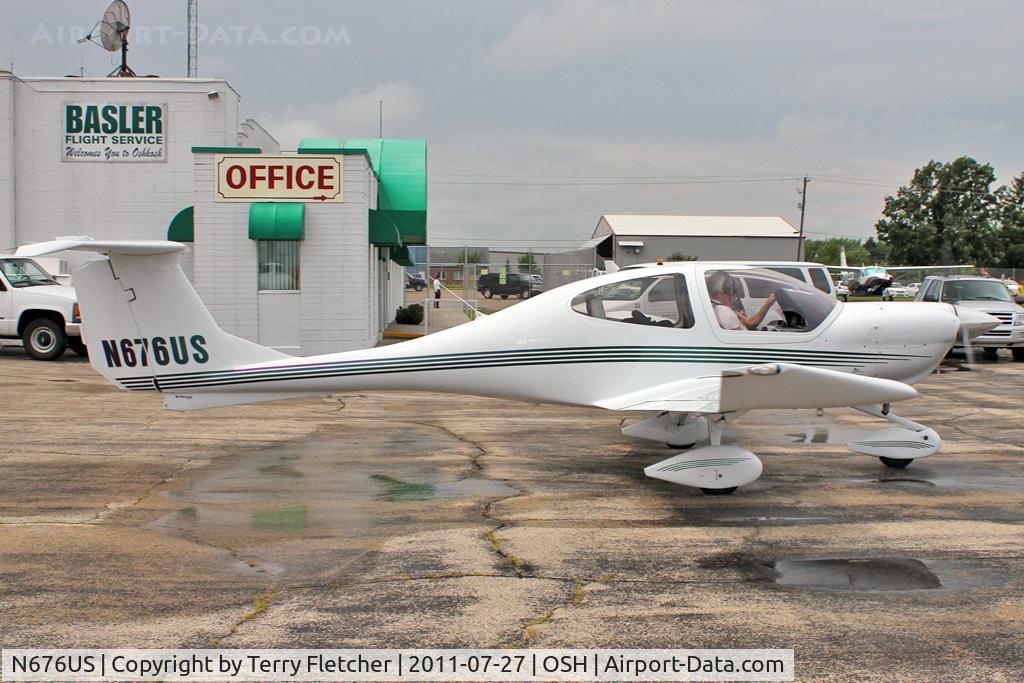 N676US, 2006 Diamond DA-40 Diamond Star C/N 40.676, At 2011 Oshkosh