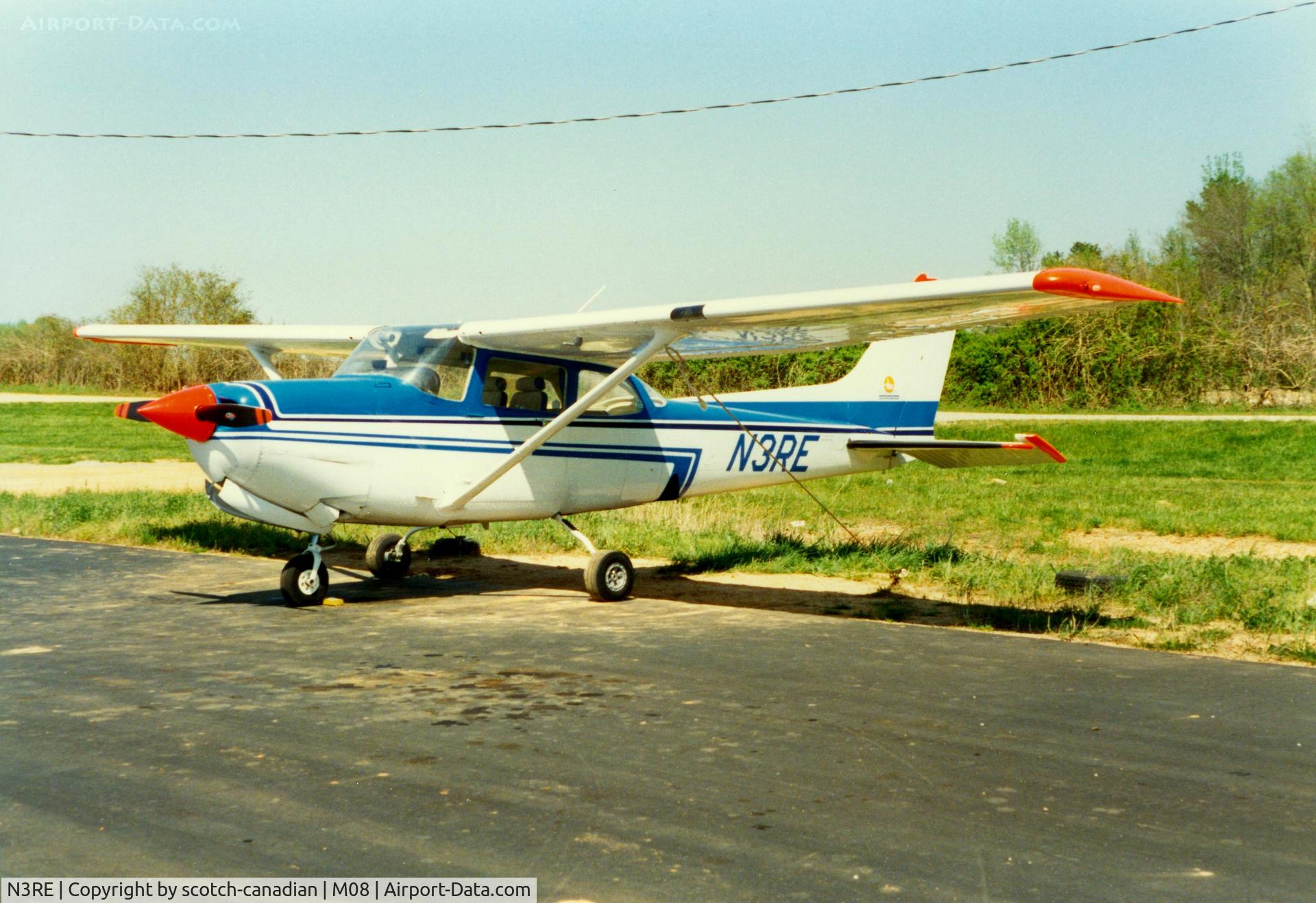 N3RE, Cessna 172RG Cutlass RG C/N 172RG0976, Cessna 172RG N3RE at William L. Whitehurst Field, Bolivar, TN - April 1989