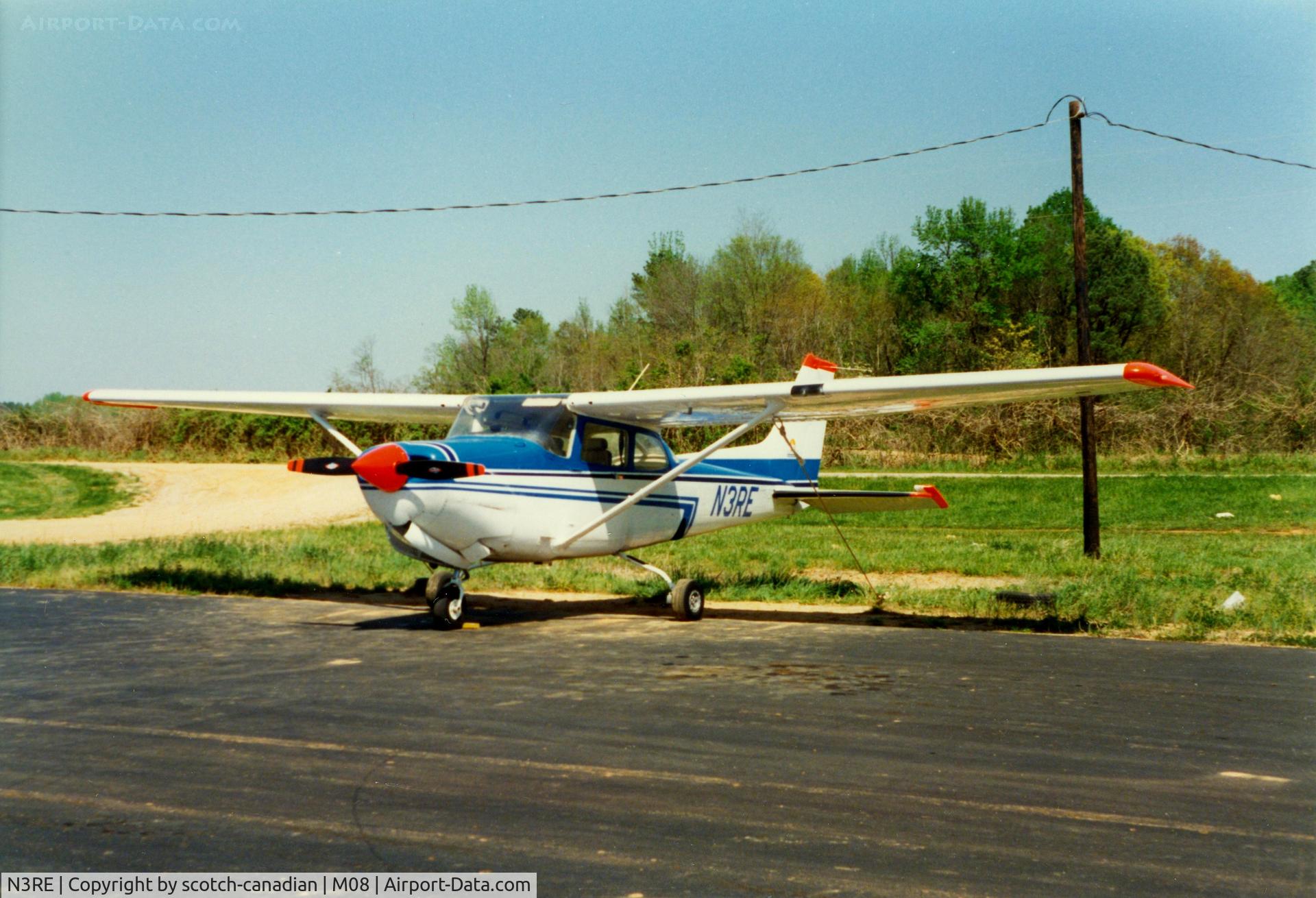 N3RE, Cessna 172RG Cutlass RG C/N 172RG0976, Cessna 172RG N3RE at William L. Whitehurst Field, Bolivar, TN - April 1989