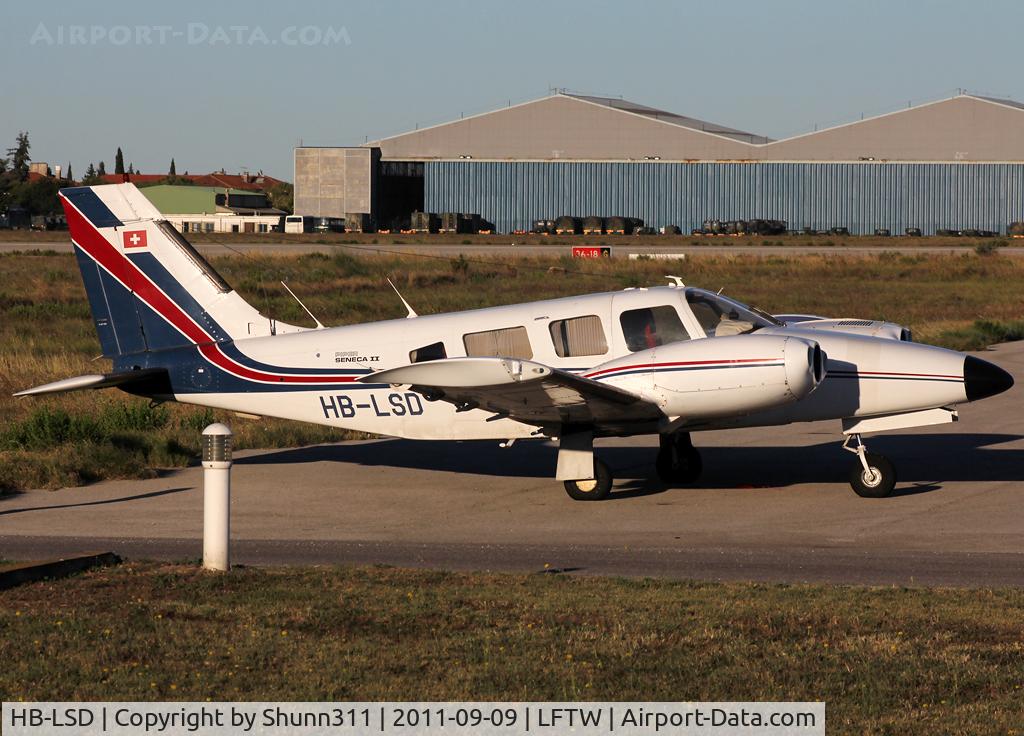 HB-LSD, 1979 Piper PA-34-200T C/N 34-7970098, Parked without engines...