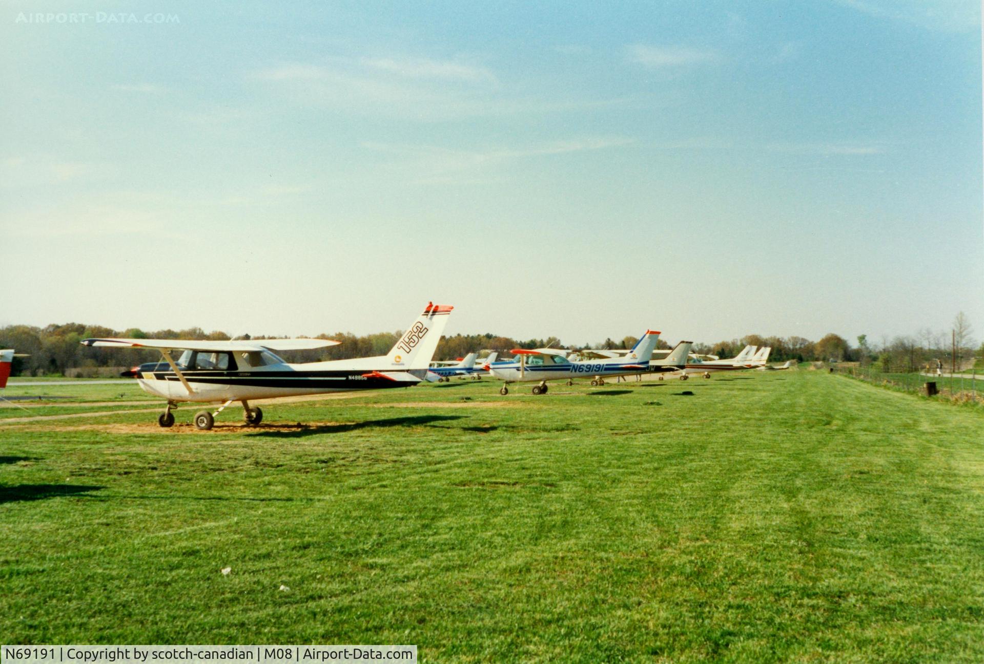 N69191, 1978 Cessna 152 C/N 15282540, 1978 Cessna 152 N69191 at Bolivar Aviation, William L. Whitehurst Field, Bolivar, TN - April 1989