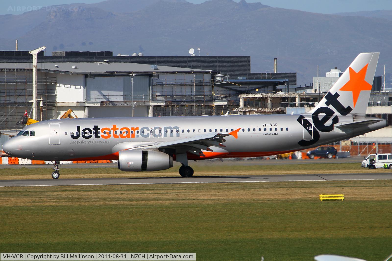 VH-VGR, 2010 Airbus A320-232 C/N 4257, slowing down on 02