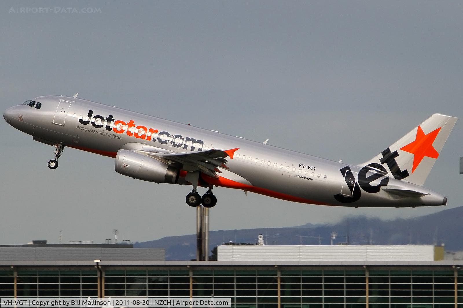 VH-VGT, 2009 Airbus A320-232 C/N 4178, away from 02